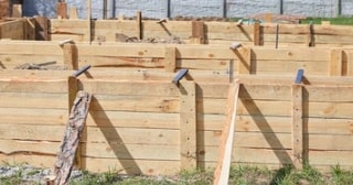 Ленточный фундамент с цоколем в Подольске - от 15781 руб.